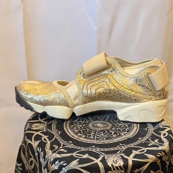 Nike air rift split toe Athletic Shoes with Gold and Cream Accents vintage y2k - Picture 5 of 15